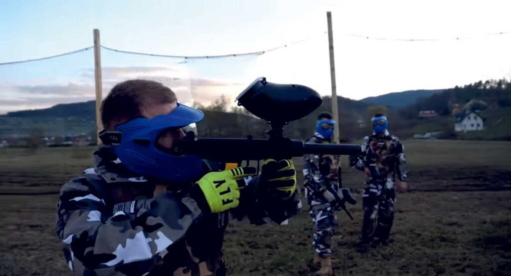 Zwycięska drużyna paintballowa w Tęgoborzy – pamiątkowe zdjęcie